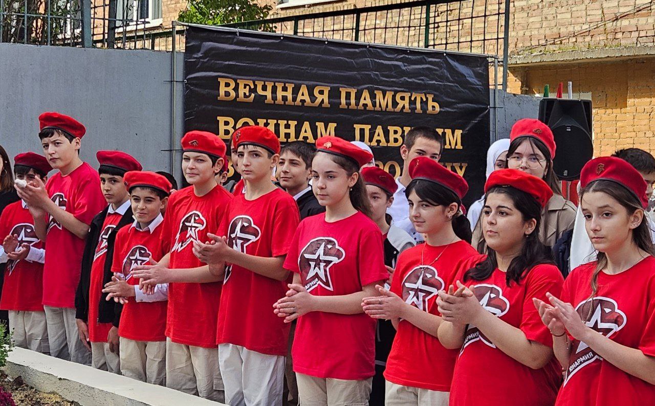 В Академическом лицее открыли бюст Амет-Хана Султана